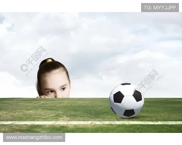 足球明星布娃娃的可爱形象展现与球迷互动的温馨瞬间