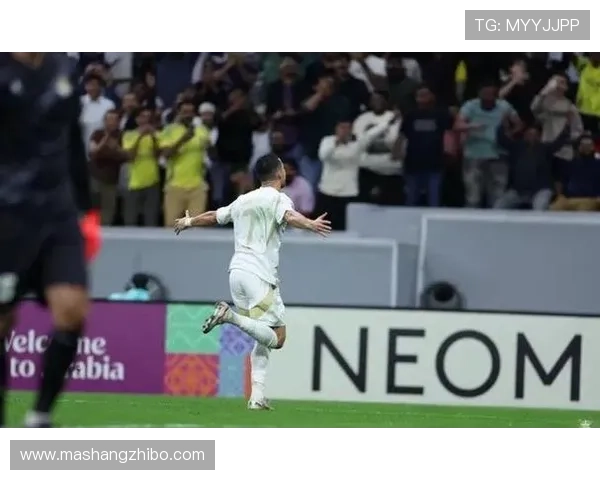 帅气足球明星的魅力与风采：他们如何在绿茵场上闪耀光芒